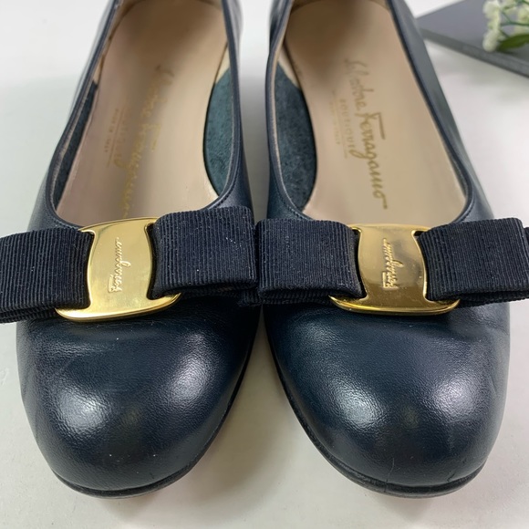Sold! Salvatore Ferragamo Vara Pump Blue Shoes - Picture 3 of 10